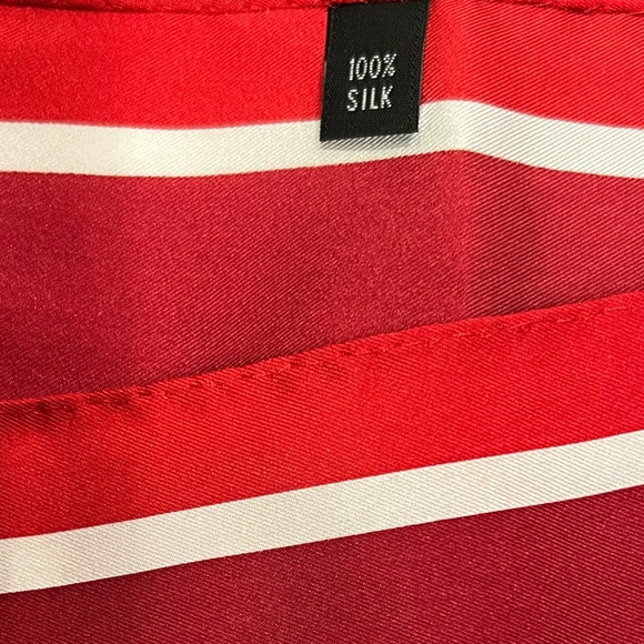 Brand New Vineyard Vines Valentine’s Day Hearts 100% Silk Scarf - Picture 4 of 9